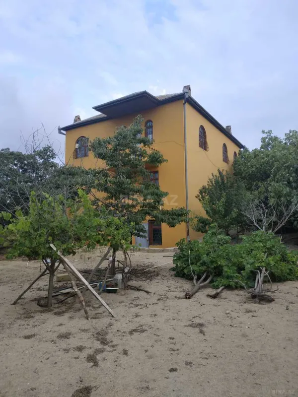 Satılır 8 otaqlı həyət evi 320 m²