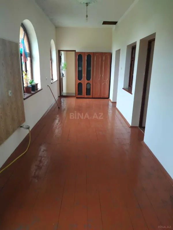 Satılır 8 otaqlı həyət evi 320 m²