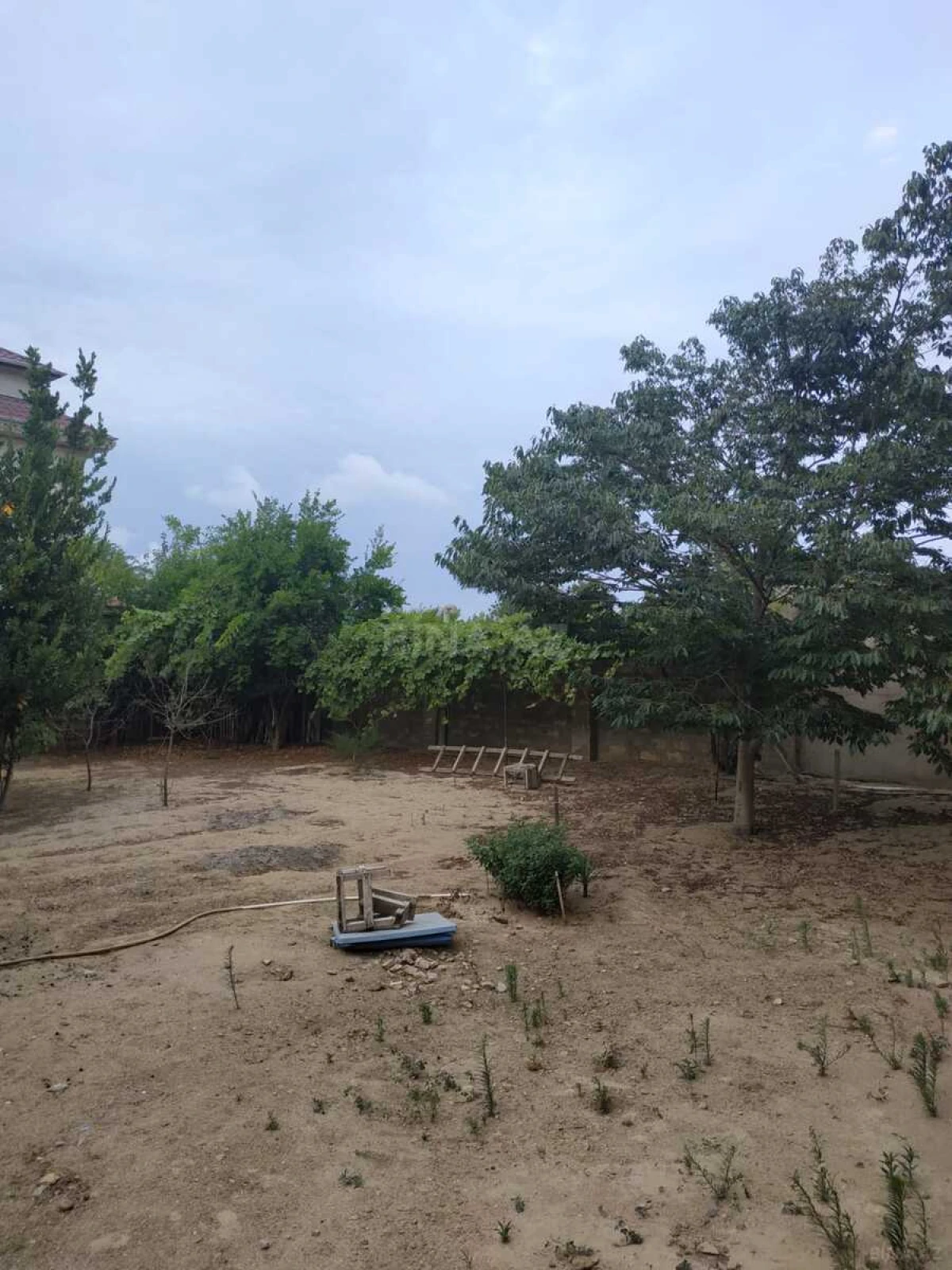 Satılır 8 otaqlı həyət evi 320 m²