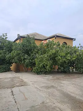 Satılır 8 otaqlı həyət evi 320 m²