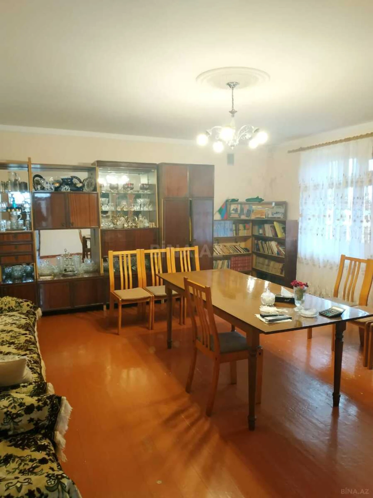 Satılır 8 otaqlı həyət evi 320 m²