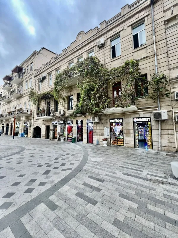 Kirayə verilir 3 otaqlı mənzil 142 m²