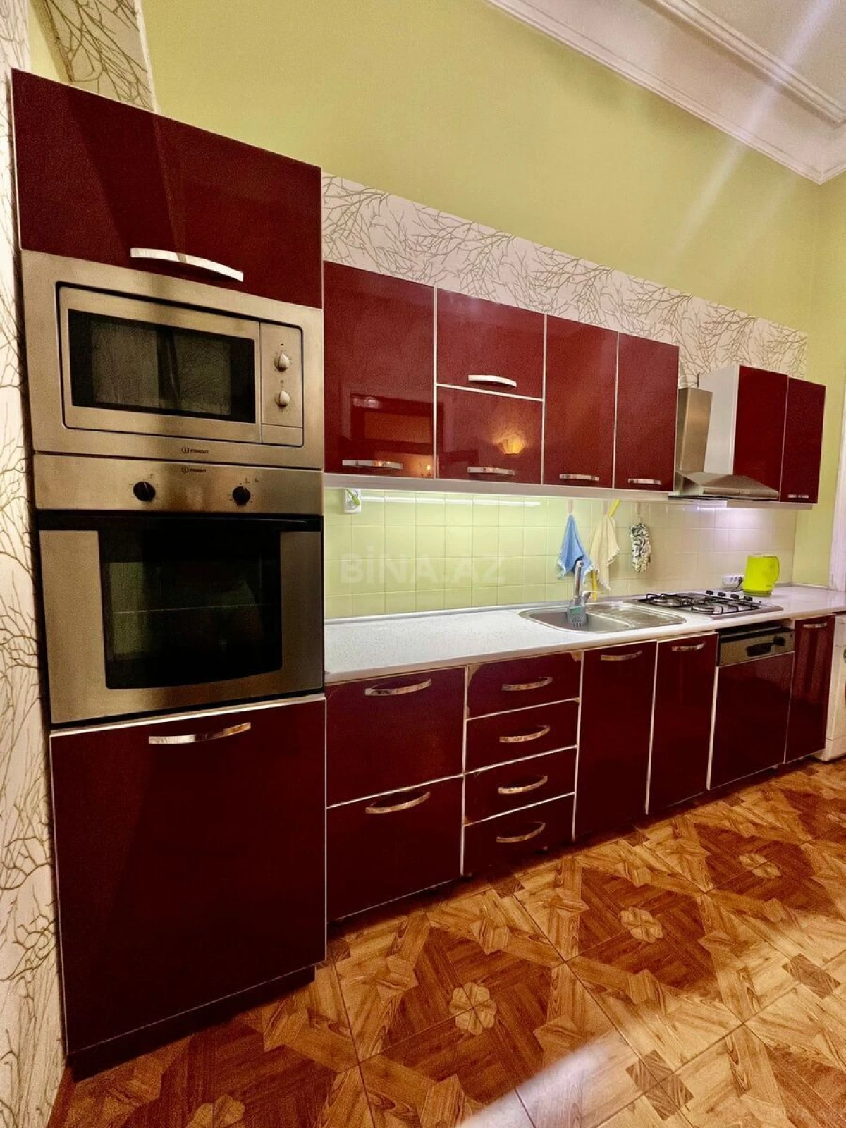 Kirayə verilir 3 otaqlı mənzil 142 m²