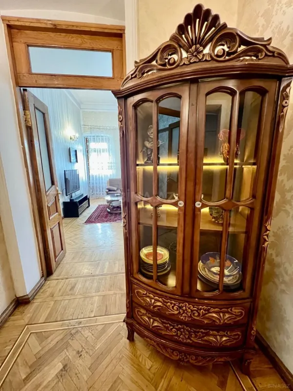 Kirayə verilir 3 otaqlı mənzil 142 m²