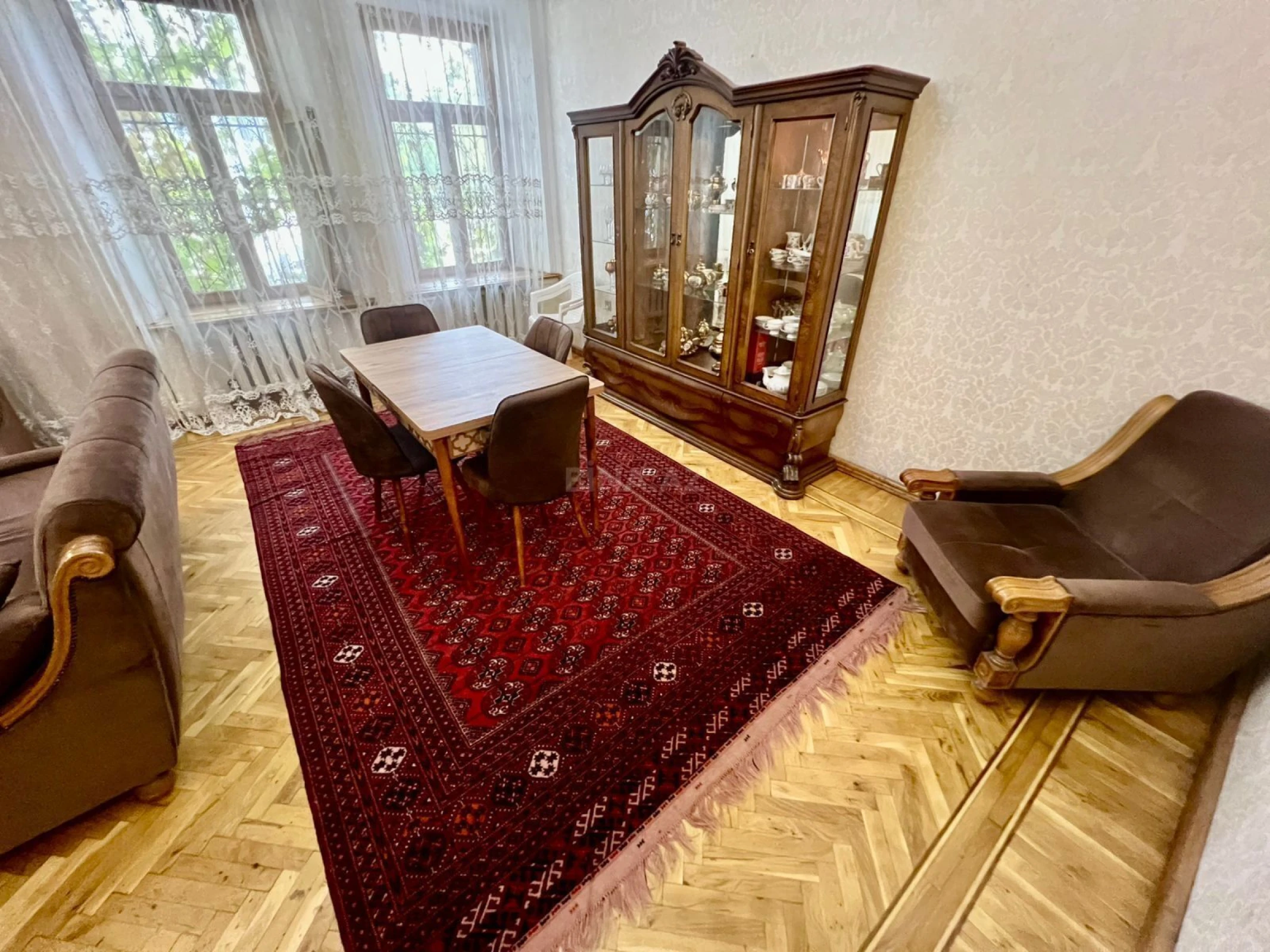 Kirayə verilir 3 otaqlı mənzil 142 m²