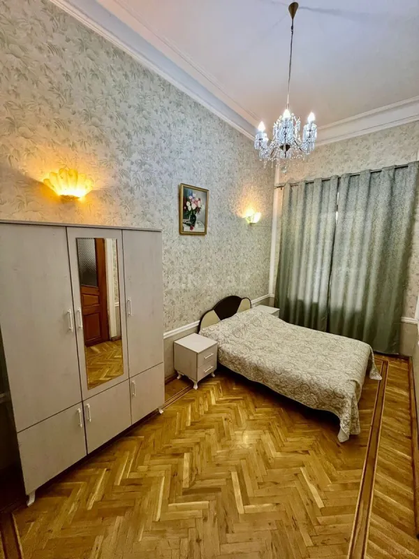 Kirayə verilir 3 otaqlı mənzil 142 m²