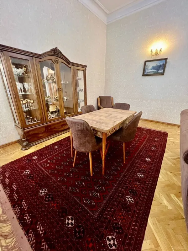 Kirayə verilir 3 otaqlı mənzil 142 m²