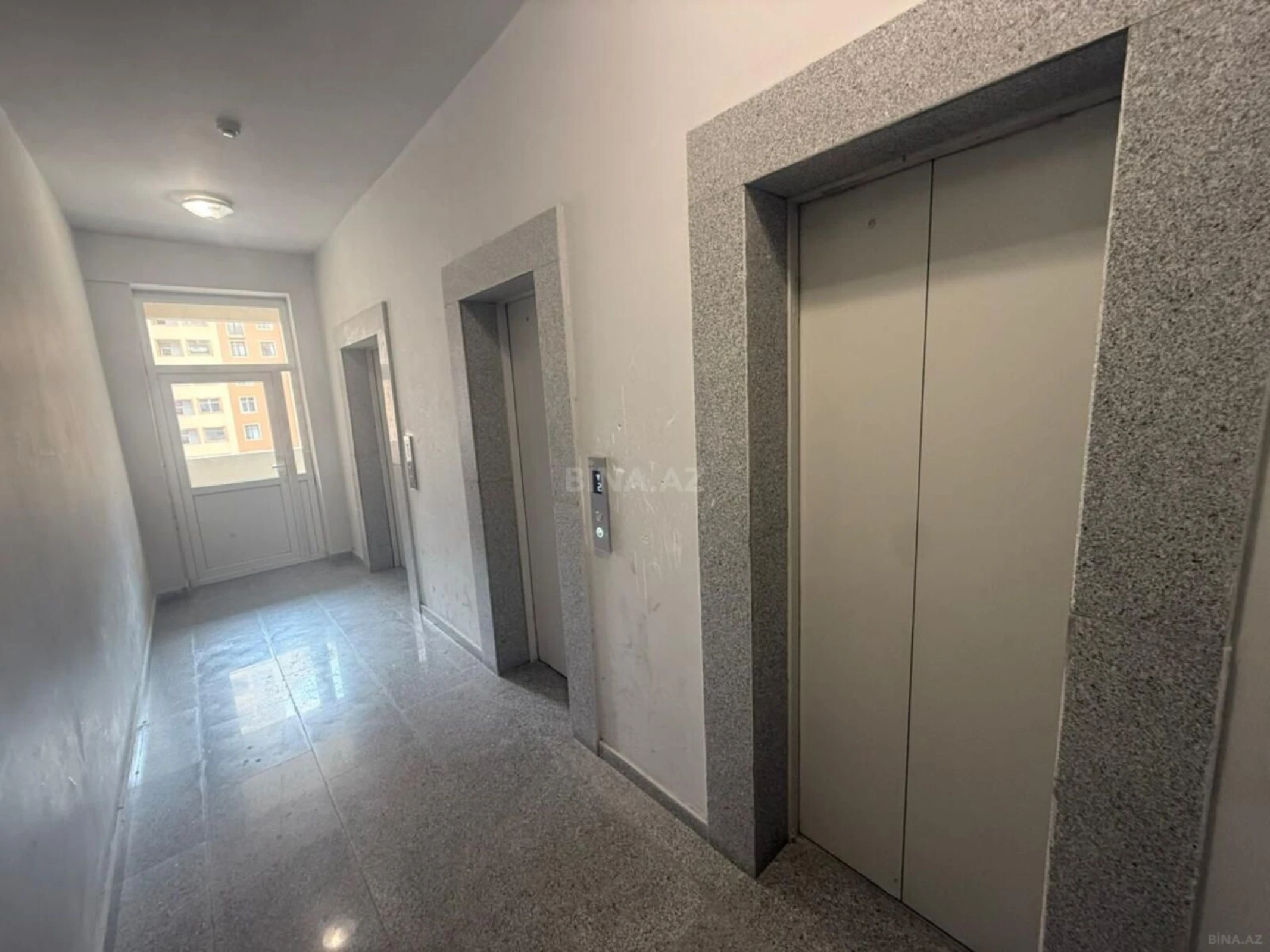 Satılır 3 otaqlı mənzil 155 m²