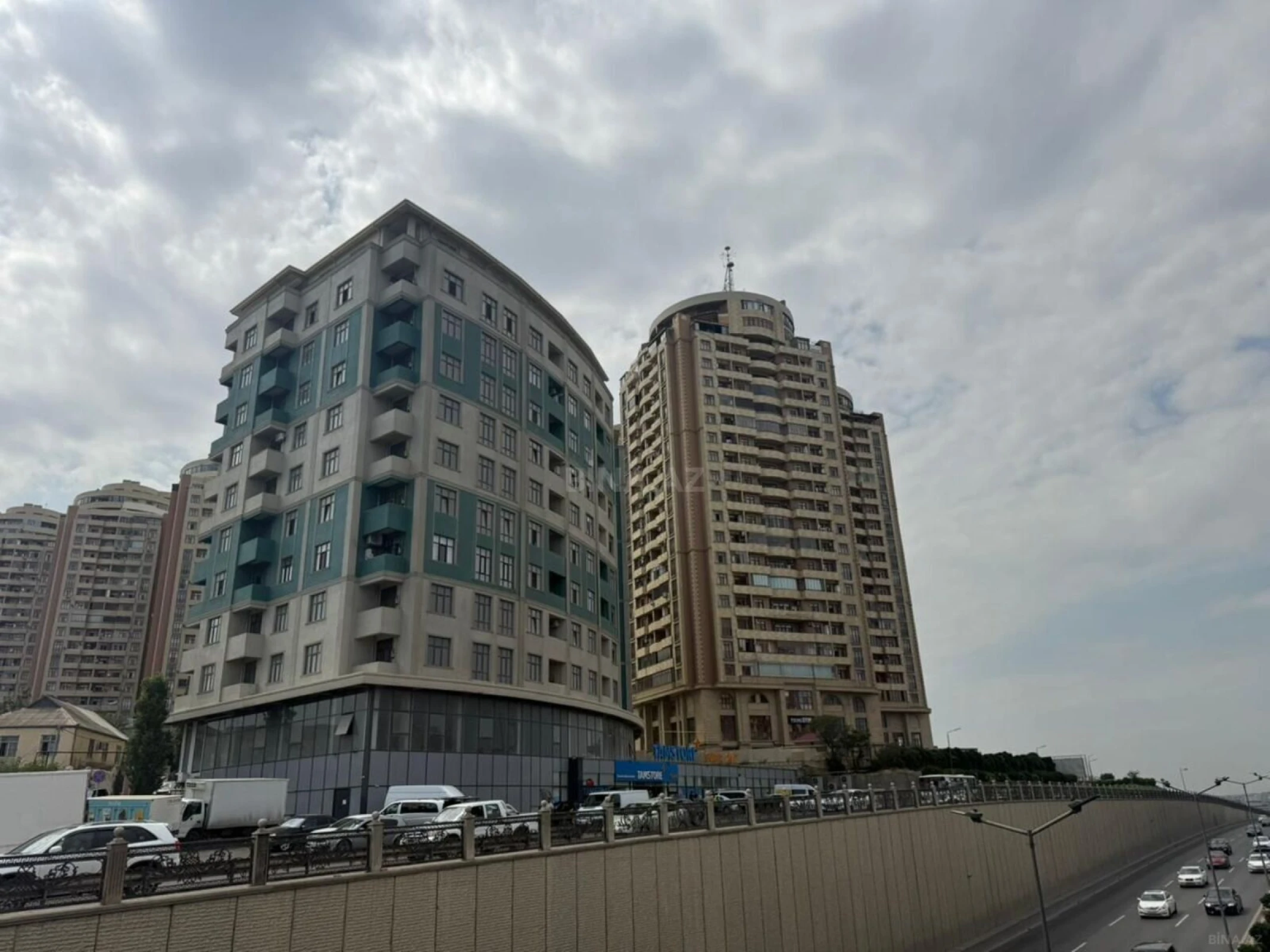 Satılır 3 otaqlı mənzil 155 m²