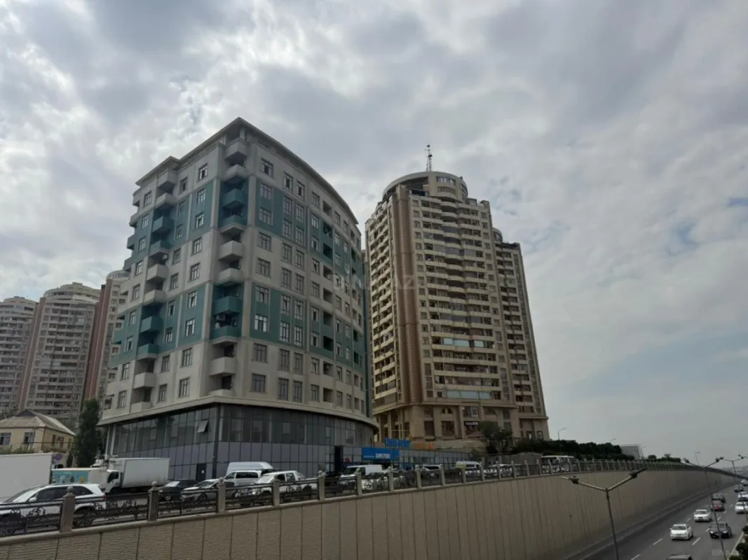 Satılır 3 otaqlı mənzil 155 m²
