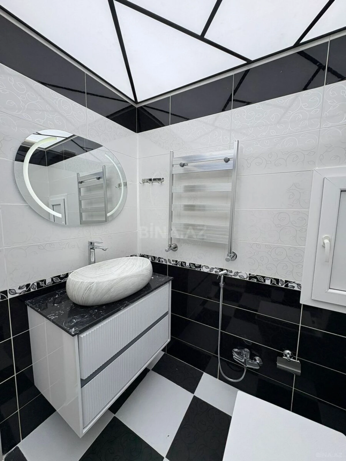 Satılır 2 otaqlı mənzil 70 m²