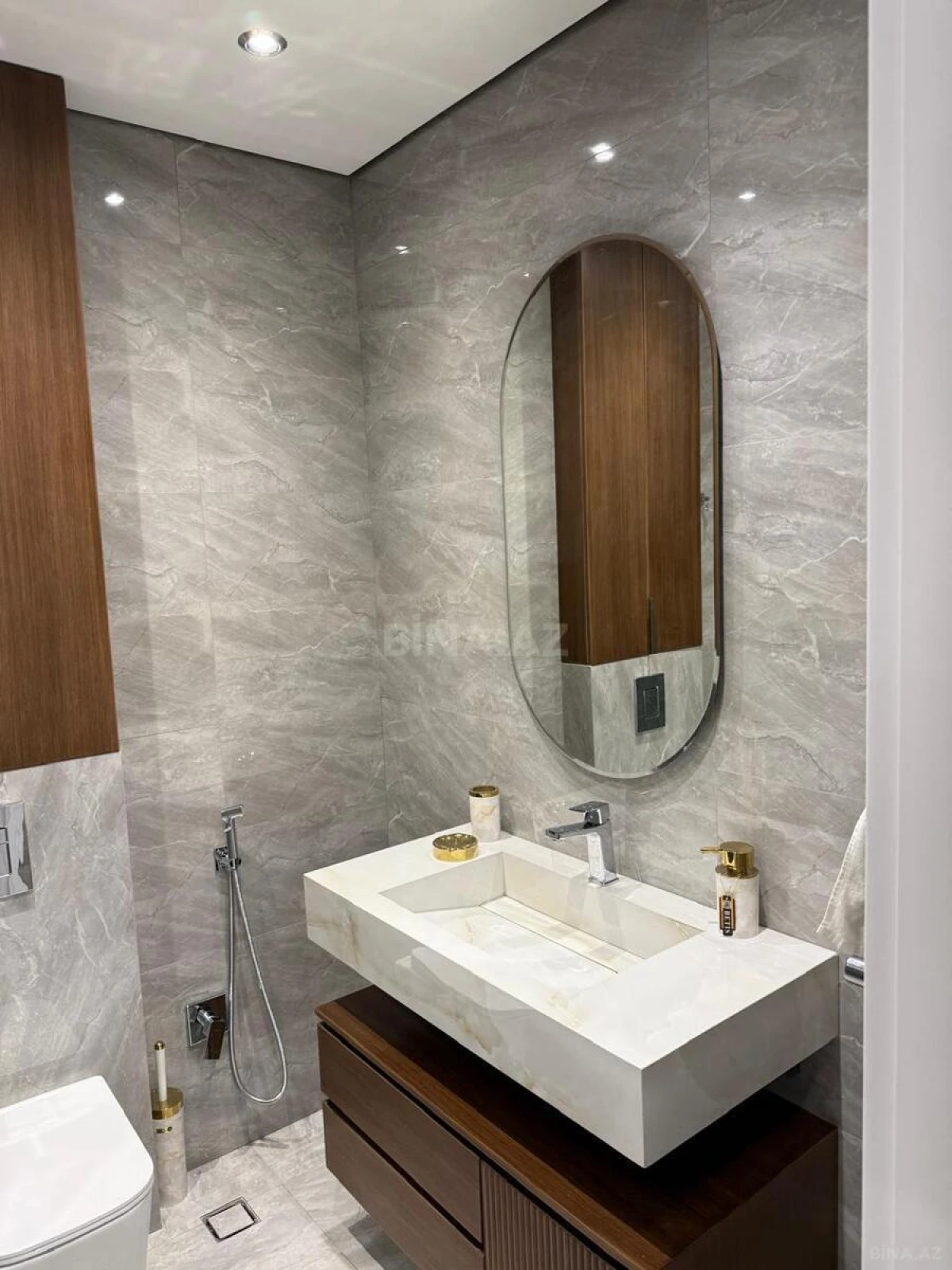 Satılır 3 otaqlı mənzil 106 m²