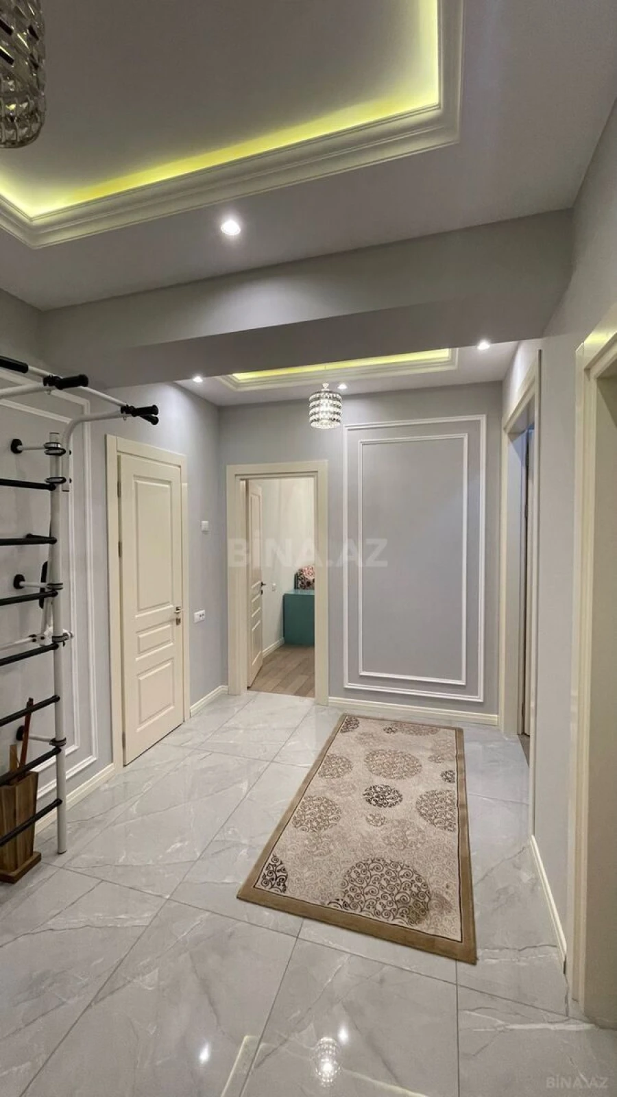 Satılır 4 otaqlı mənzil 140 m²