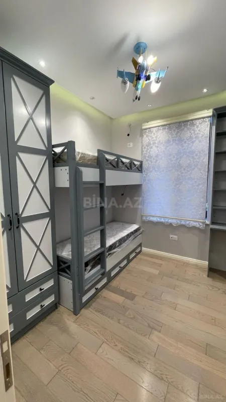 Satılır 4 otaqlı mənzil 140 m²