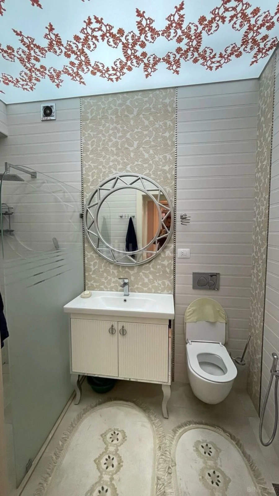 Satılır 4 otaqlı mənzil 140 m²