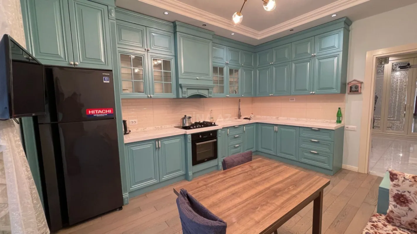 Satılır 4 otaqlı mənzil 140 m²