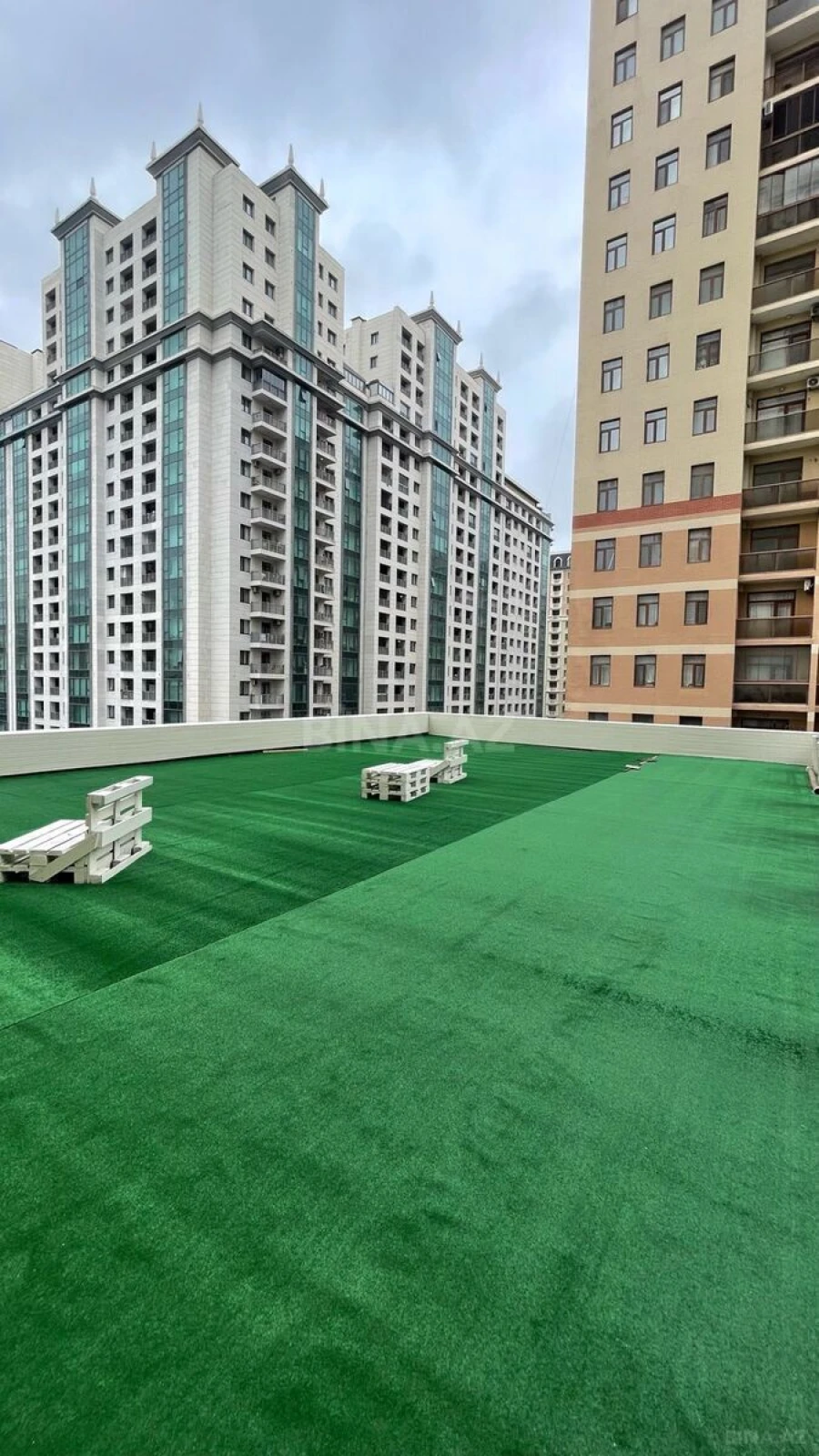 Satılır 4 otaqlı mənzil 140 m²