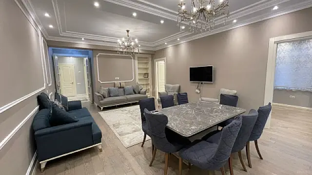 Satılır 4 otaqlı mənzil 140 m² — Bakı, İnşaatçılar 4 otaq 140.00 m²