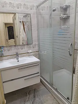 Satılır 3 otaqlı mənzil 140 m²