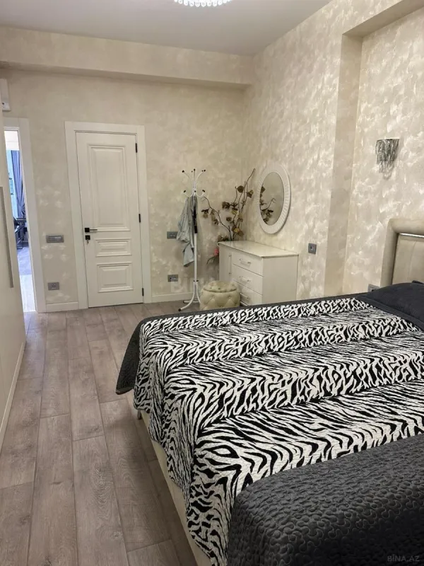 Kirayə verilir 4 otaqlı mənzil 145 m²