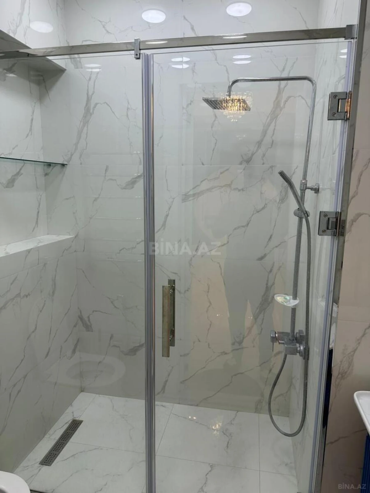 Kirayə verilir 4 otaqlı mənzil 145 m²