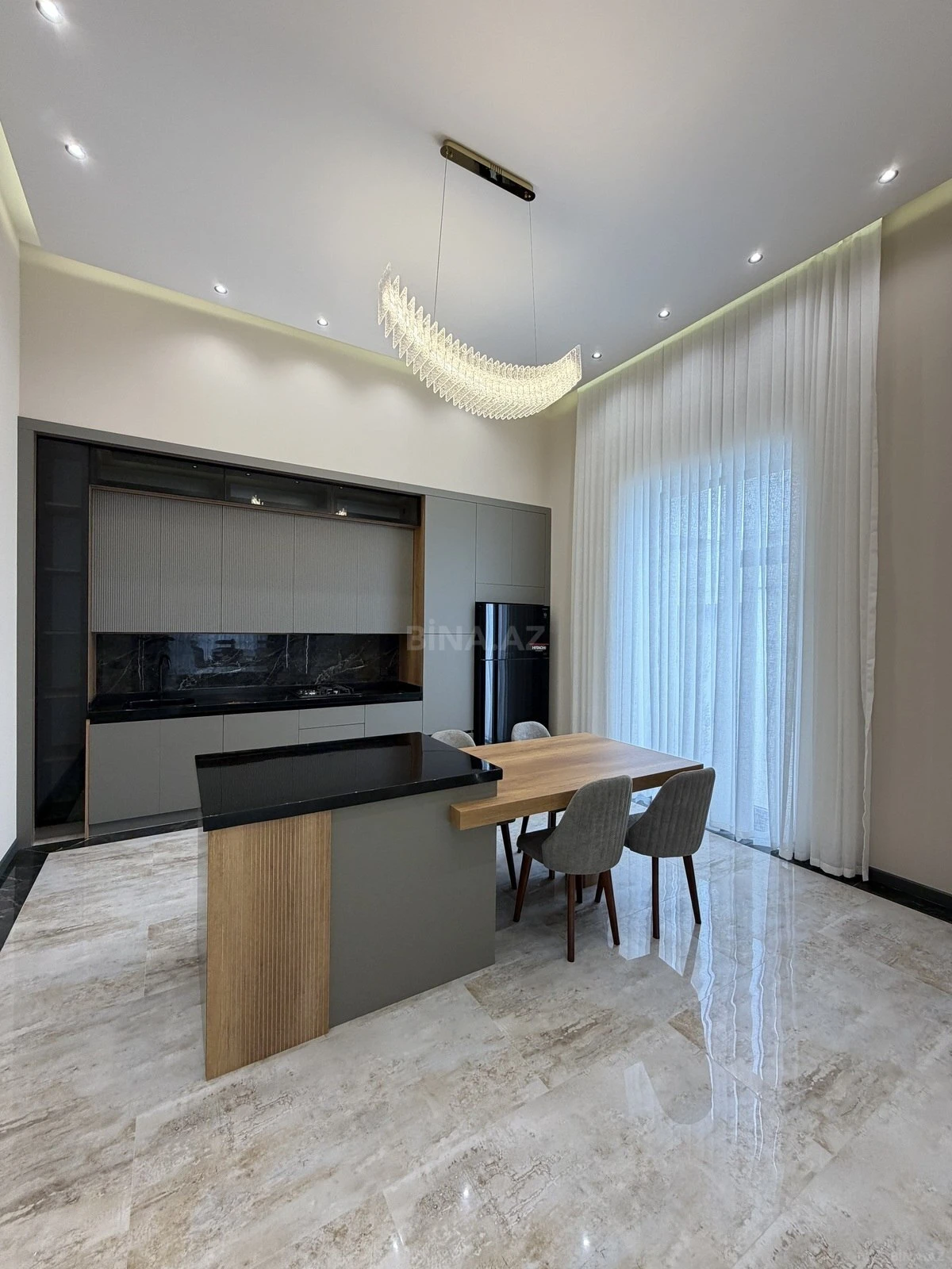 Satılır 5 otaqlı həyət evi 200 m²