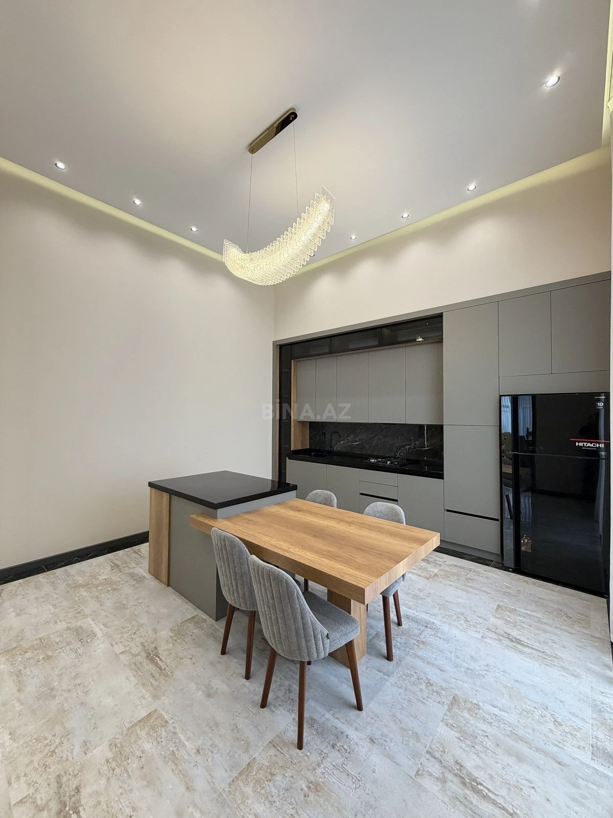 Satılır 5 otaqlı həyət evi 200 m²