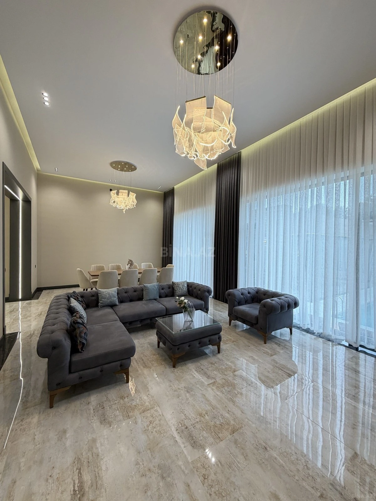 Satılır 5 otaqlı həyət evi 200 m²