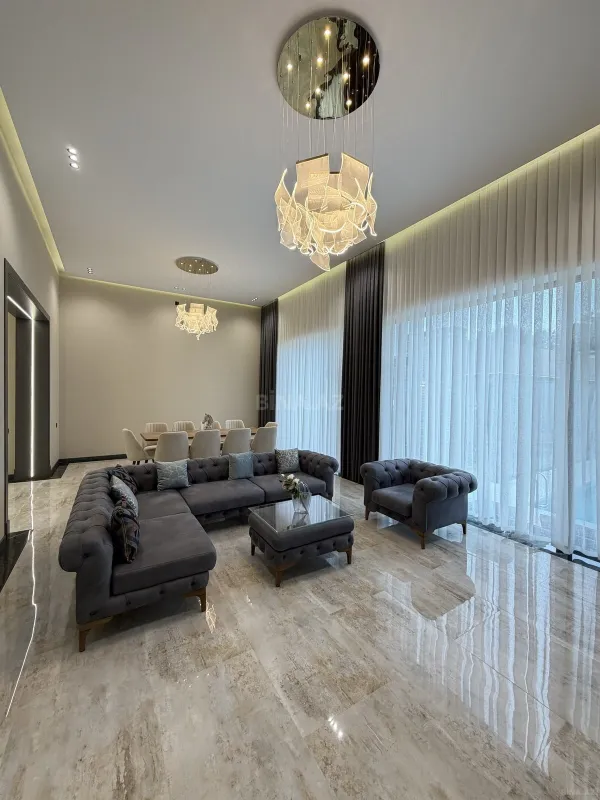 Satılır 5 otaqlı həyət evi 200 m²