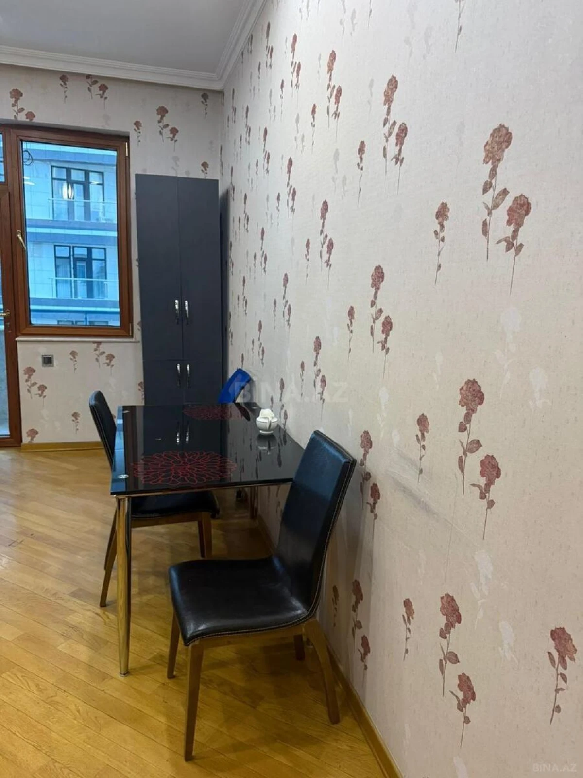 Kirayə verilir 4 otaqlı mənzil 205 m²