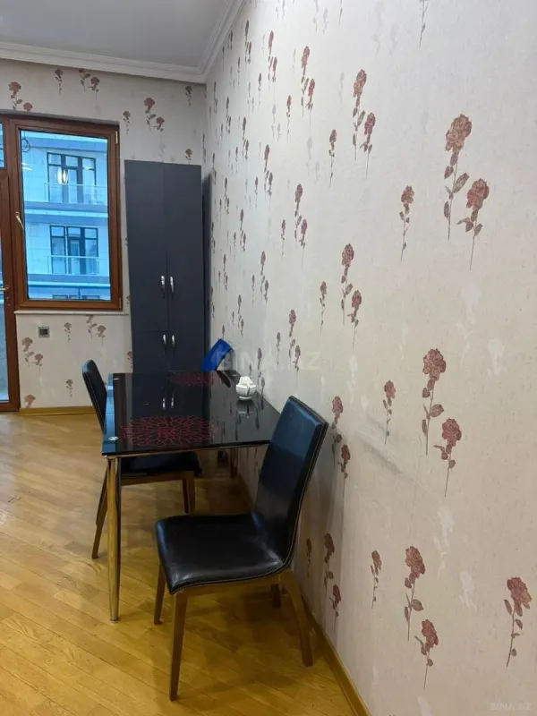 Kirayə verilir 4 otaqlı mənzil 205 m²