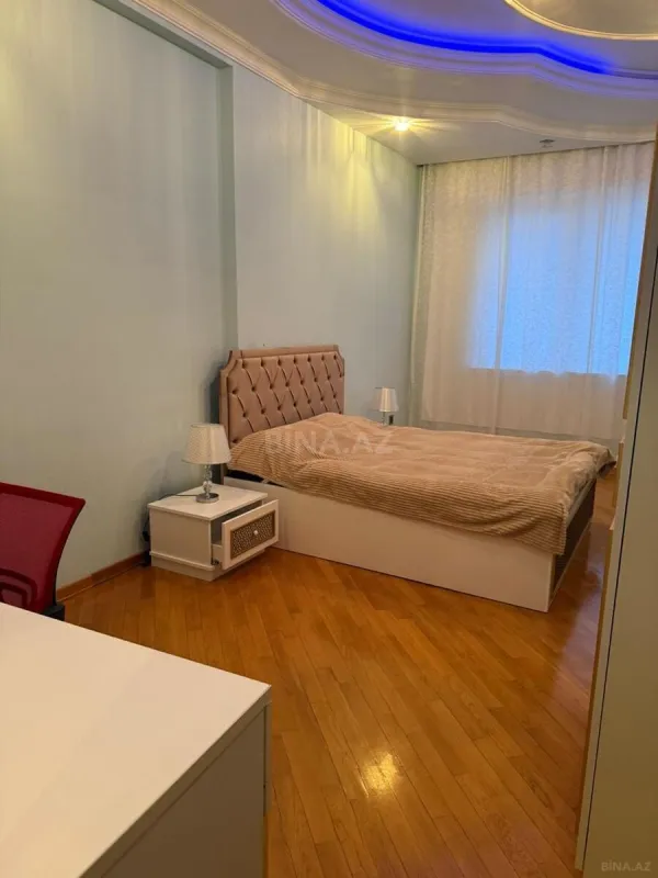 Kirayə verilir 4 otaqlı mənzil 205 m²