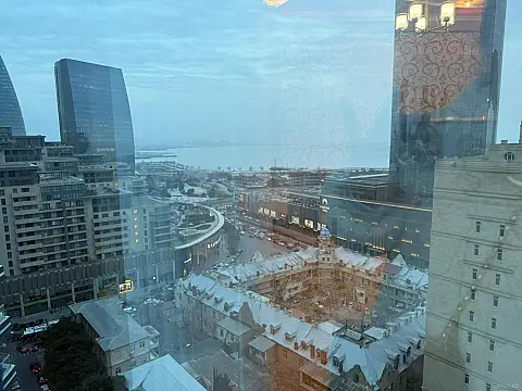 Kirayə verilir 4 otaqlı mənzil 205 m²
