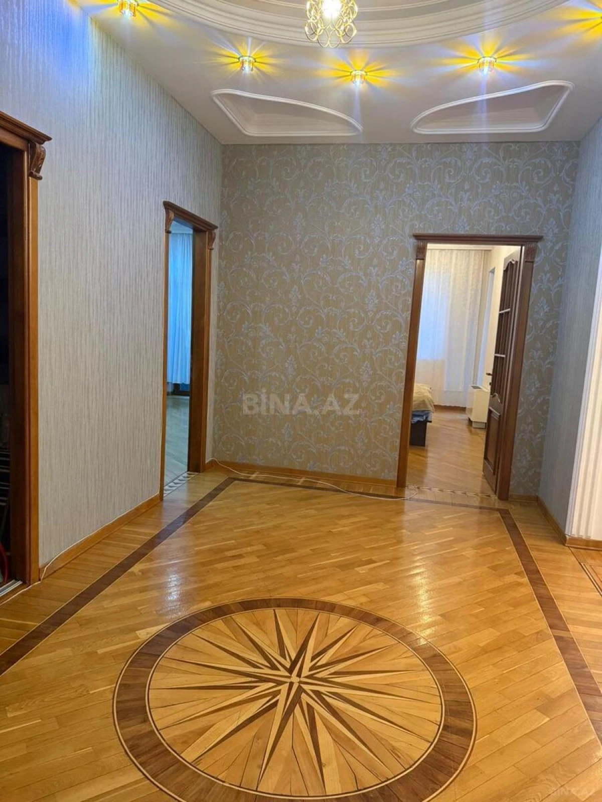 Kirayə verilir 4 otaqlı mənzil 205 m²