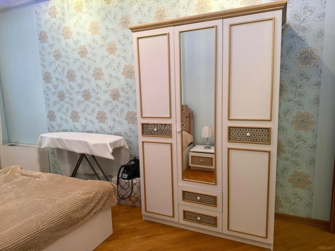 Kirayə verilir 4 otaqlı mənzil 205 m²