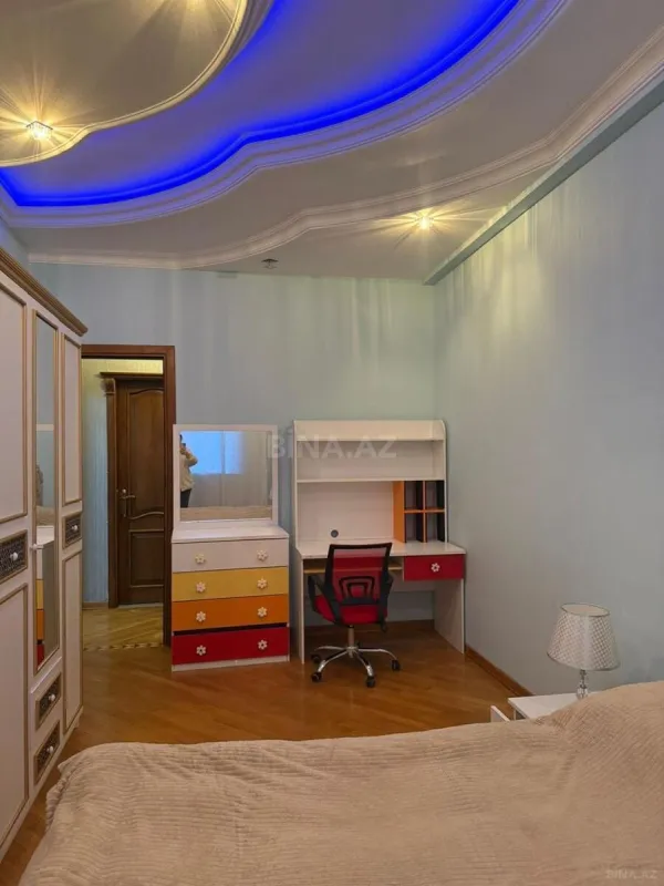 Kirayə verilir 4 otaqlı mənzil 205 m²