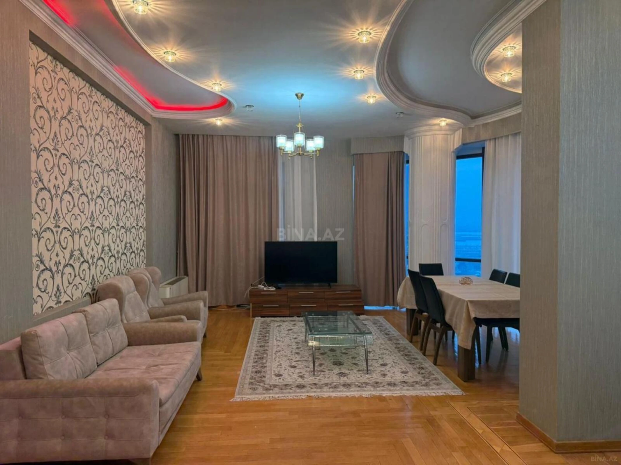 Kirayə verilir 4 otaqlı mənzil 205 m²