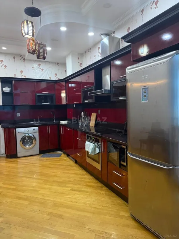Kirayə verilir 4 otaqlı mənzil 205 m²