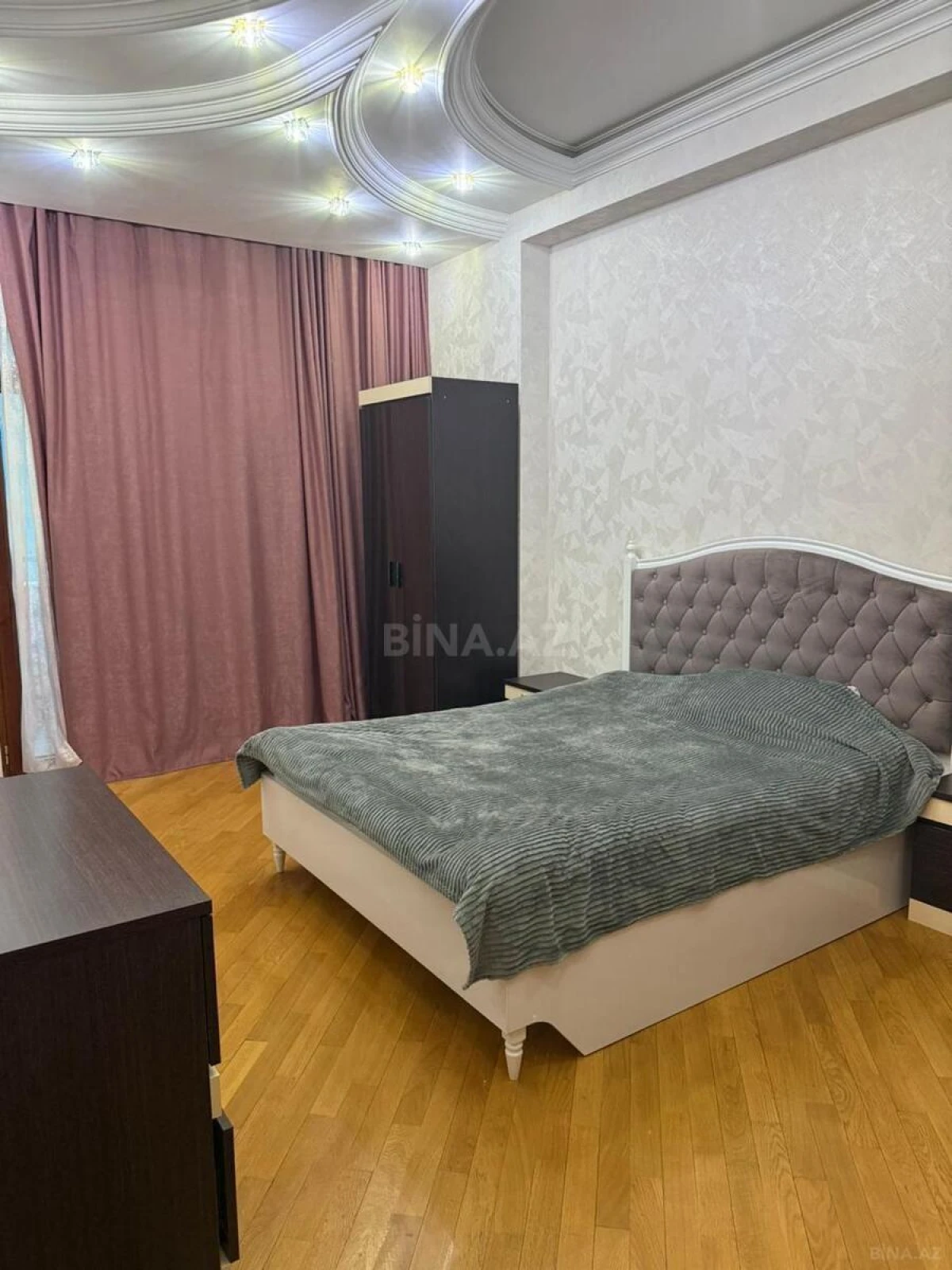Kirayə verilir 4 otaqlı mənzil 205 m²