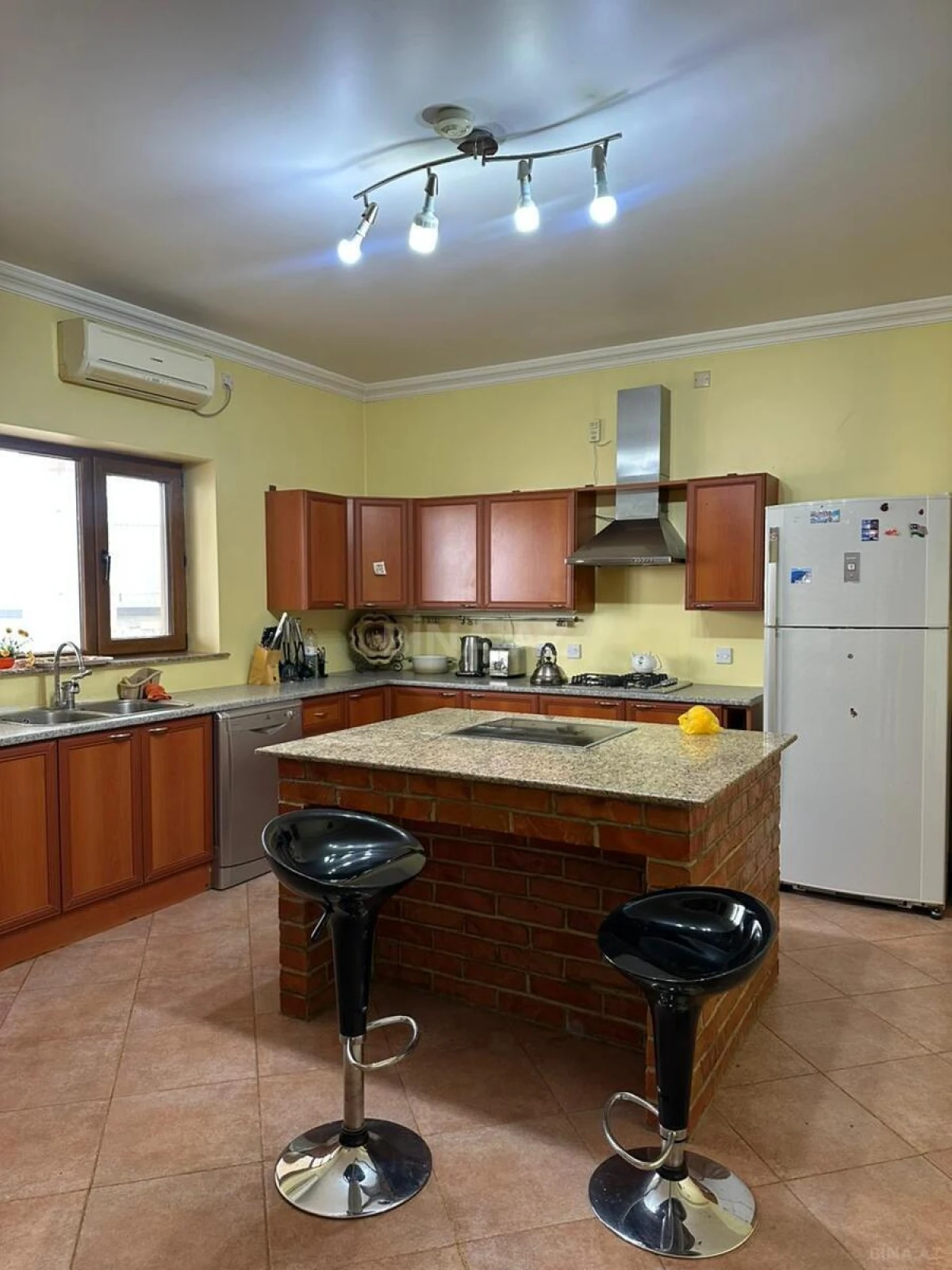 Kirayə verilir 8 otaqlı həyət evi 500 m²