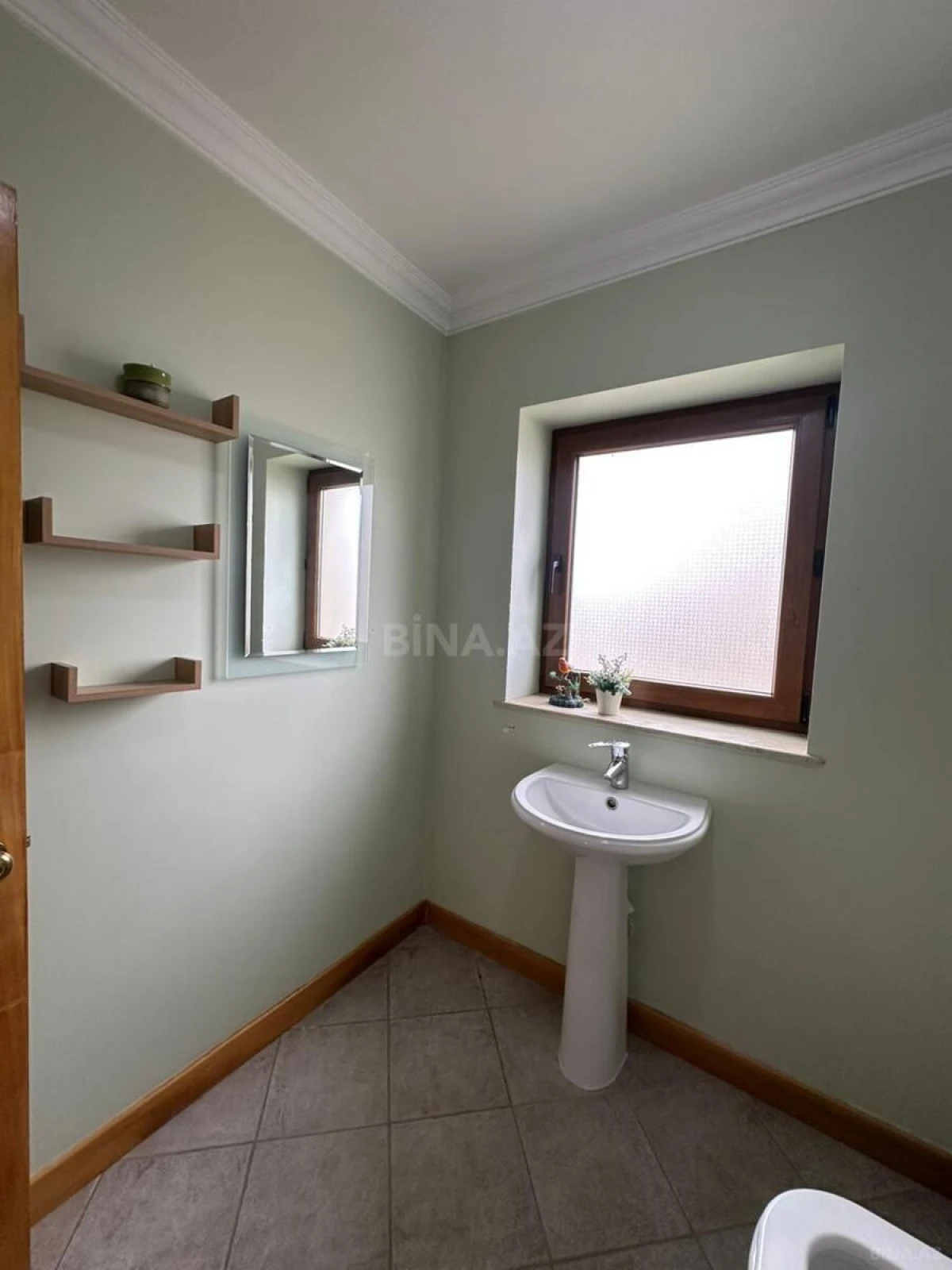 Kirayə verilir 8 otaqlı həyət evi 500 m²