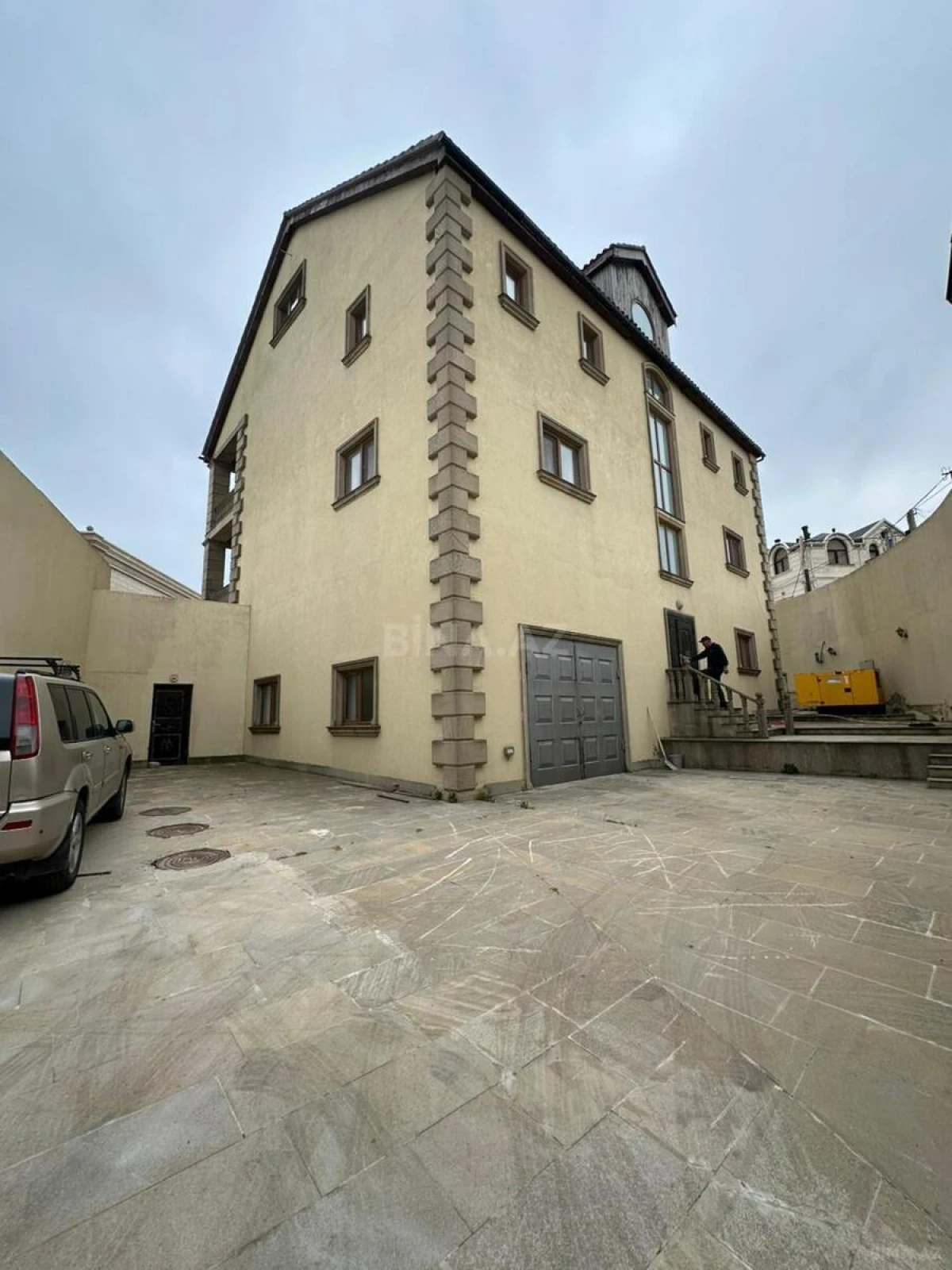 Kirayə verilir 8 otaqlı həyət evi 500 m²