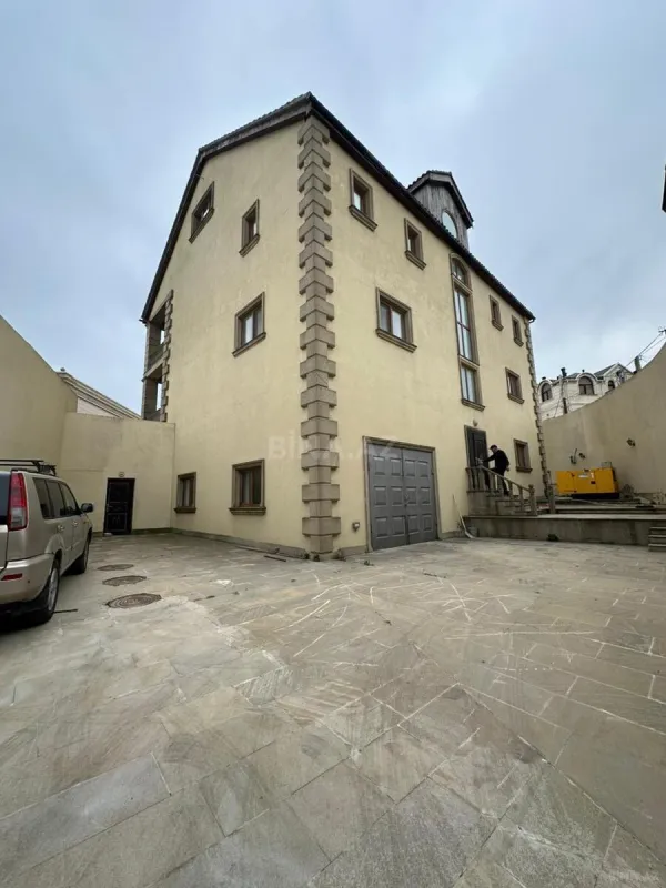 Kirayə verilir 8 otaqlı həyət evi 500 m²