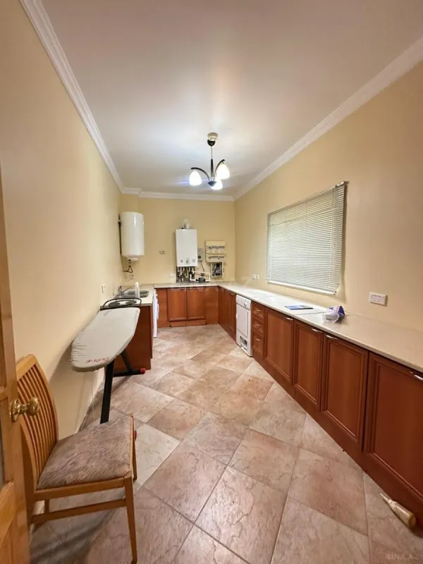 Kirayə verilir 8 otaqlı həyət evi 500 m²