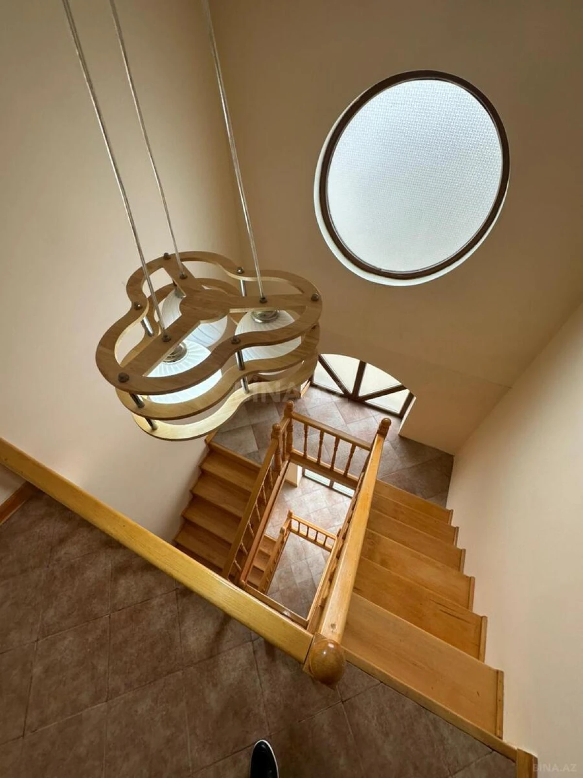 Kirayə verilir 8 otaqlı həyət evi 500 m²