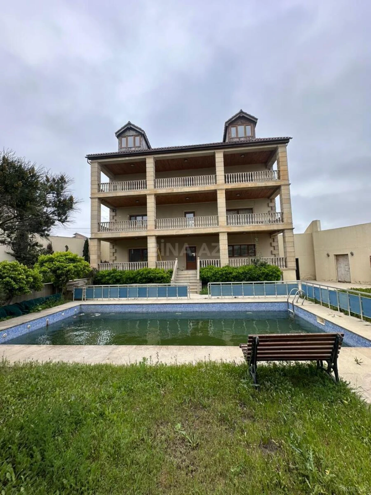 Kirayə verilir 8 otaqlı həyət evi 500 m²