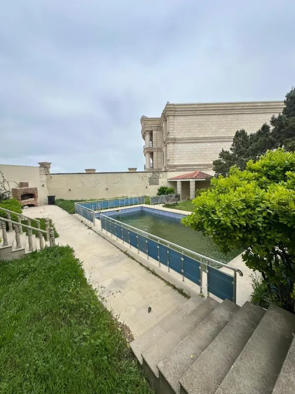 Kirayə verilir 8 otaqlı həyət evi 500 m²