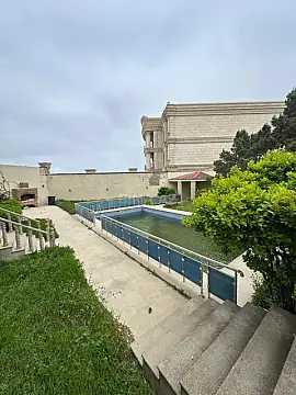 Kirayə verilir 8 otaqlı həyət evi 500 m²