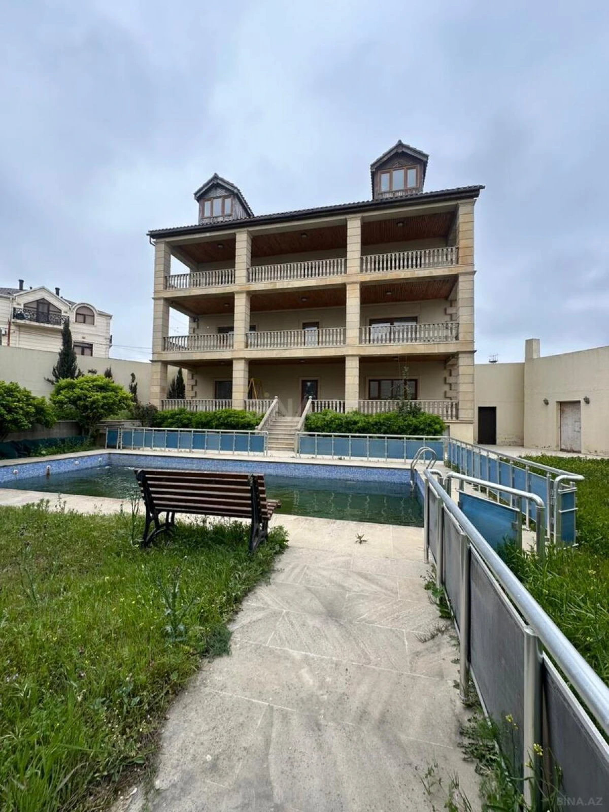 Kirayə verilir 8 otaqlı həyət evi 500 m²