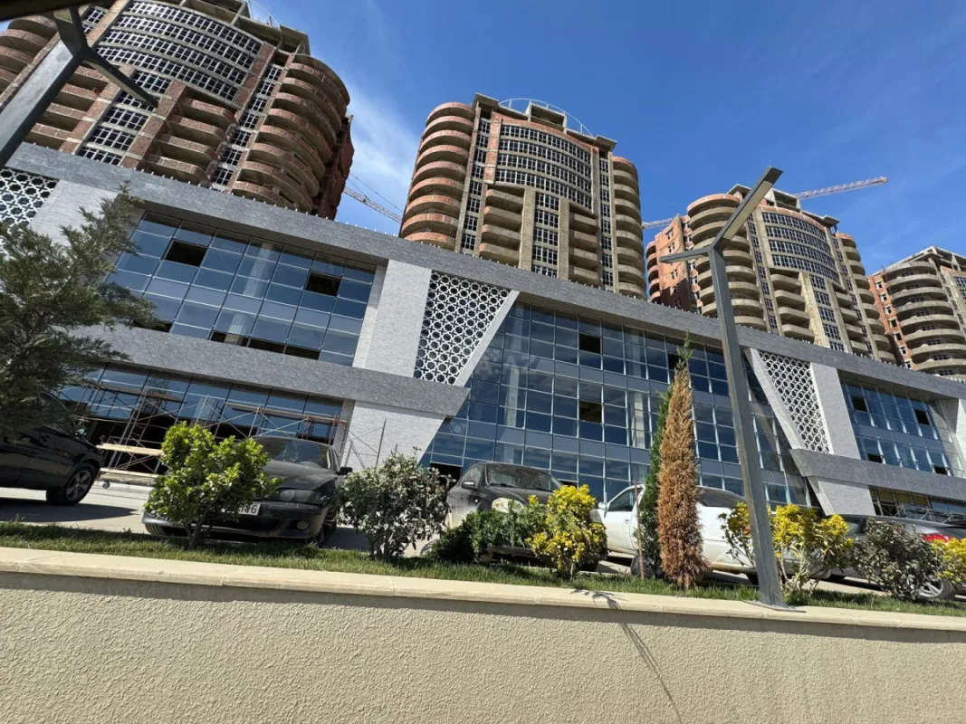 Satılır 2 otaqlı mənzil 101 m²